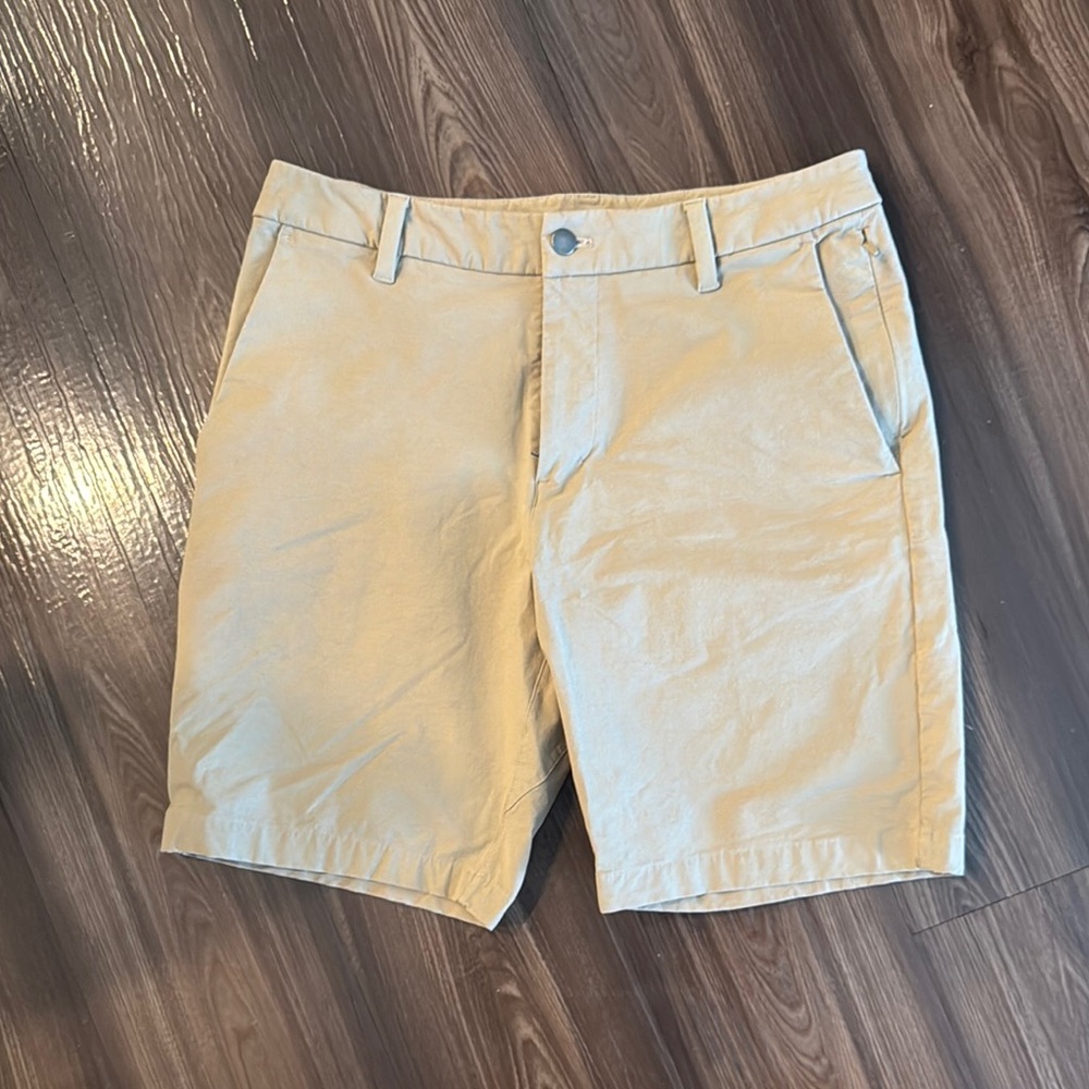 Lululemon Commission Short Khaki 9” Size 31